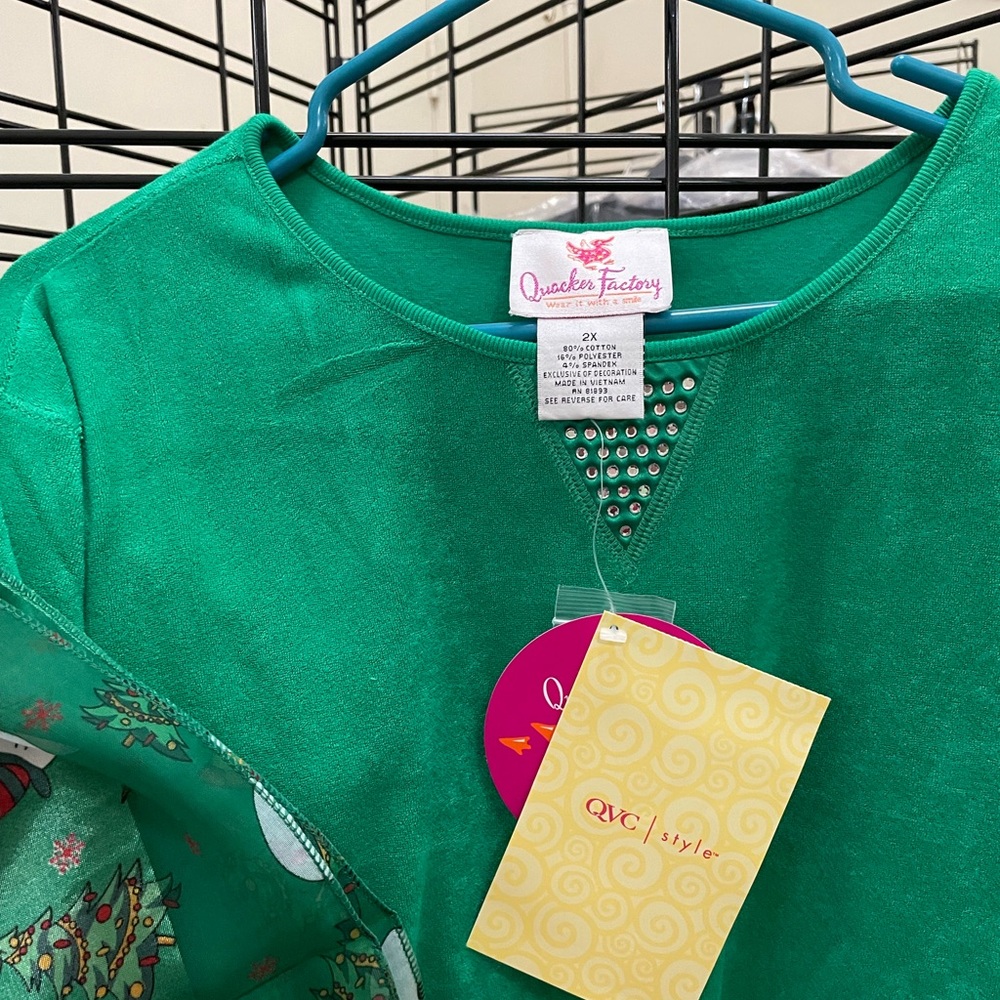 Quacker Factory 2x Green velour capri and top